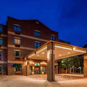 Best Western Plus The Woodlands1 , 飯店薩姆休斯頓州立大學