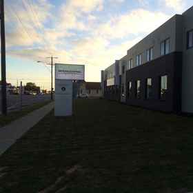 Mercure Horsham1 , 飯店圣迈克尔和约翰小学