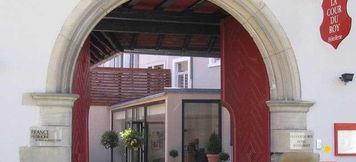 기타 2 La Cour Du Roy