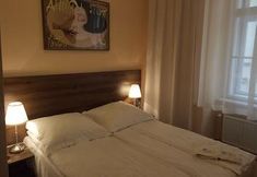 อื่นๆ 3 Golden Cracow