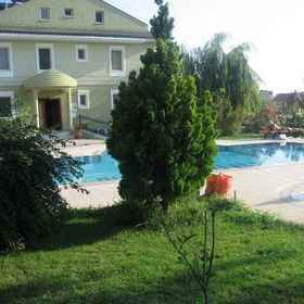 Halcyon Days Hotel1 , 飯店梅利克加齐