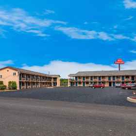 Red Carpet Inn1 , 飯店鲍勃·卡彭特中心