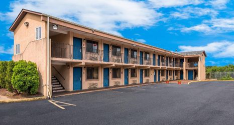 Others 2 Red Carpet Inn