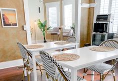 Others 6 Beach Drive Inn