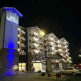 The Walden, Trademark Collection By Wyndham 1, Hotel The Island in Pigeon Forge