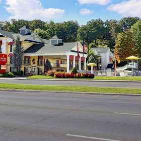 오크 트리 로지 1, 햇필드 앤 매코이 디너 쇼 호텔