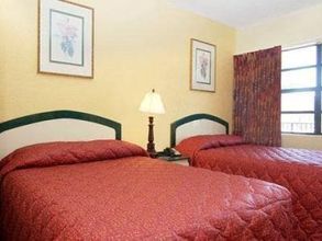 Others 4 Econo Lodge Inn & Suites