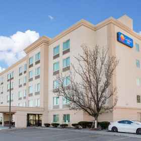 Comfort Inn West Rochester1 , 飯店Chambers Residence Hall