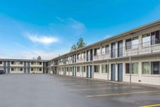 Others Bend Inn & Suites