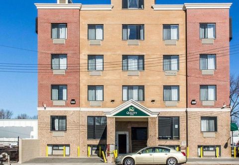 Others Paramount Inn