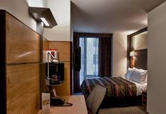 Others 5 The Jewel Facing Rockefeller Center