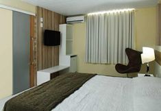 其他 4 Riverside Hotels & Flats