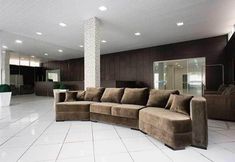 其他 5 Riverside Hotels & Flats