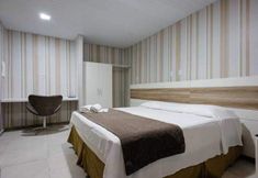 其他 6 Riverside Hotels & Flats