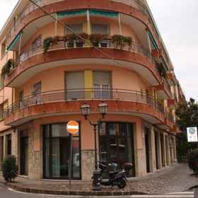 โรงแรมมินยอง 1, โรงแรม & ที่พัก Muretto di Alassio