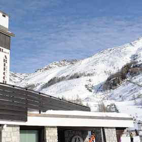 호텔 아를레키노 1, 키에사 인 발말렌코 호텔