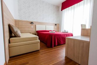 อื่นๆ 4 Hotel Monica