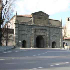 Fontana Del Delfino 1, Hotel Capriate San Gervasio