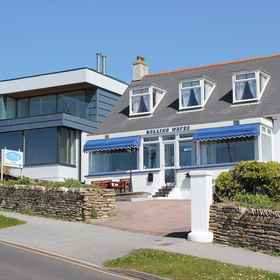 Rolling Waves Hotel 1, Hotel Deviock