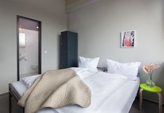 Lain-lain 7 Wallyard Concept Hostel