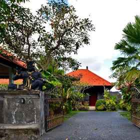 Wahyu Dewata 1, Hotel Mango Lango Resto