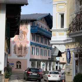 โรงแรมราเดตซ์กี 1, โรงแรม & ที่พัก Sankt Gilgen