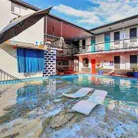 Darwin YHA 1, Hotel Cossies Poolside Bar and Bistro