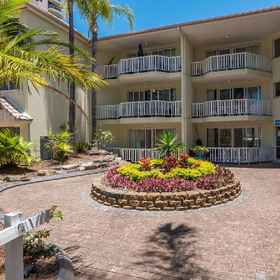 At Surfers Tradewinds 1, Hotel Elsewhere