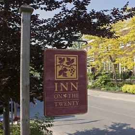 Inn On The Twenty1 , 飯店Ninavik Native Arts