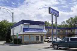 Travelodge by Wyndham Moose Jaw, USD 142.64