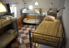 Lainnya 5 Triana Backpackers