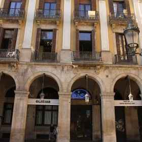 ペンシオン・ビジャヌエバ 1, サン・ジャウマ広場ホテル