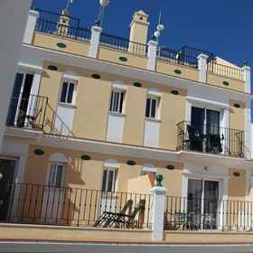 Nerjaluna 1, Hotel Alcaucín