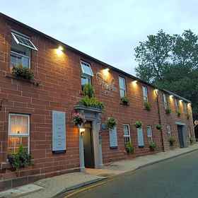 Fairburn Hotel1 , 飯店东艾尔郡