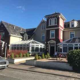 โรงแรมชีฟเทน 1, โรงแรม & ที่พัก Bellfield Park