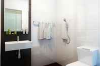 Toilet Kamar J Hotel Medan