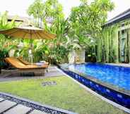 Swimming Pool 7 D'wina Villa Kuta