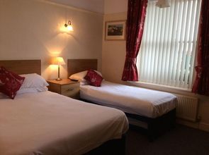 Others 4 The Kings Head & Channel View