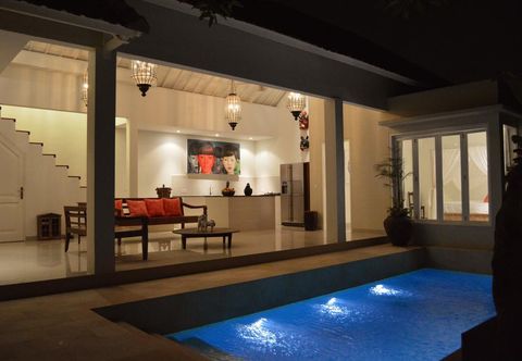 สระว่ายน้ำ Villa Santai Seminyak