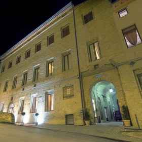 Palazzo Carradori 1, Hotel Bolognola