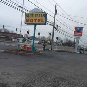 Blue Falls Motel1 , 飯店Northtown Center at Amherst