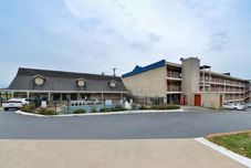 อื่นๆ Rodeway Inn