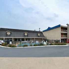 Rodeway Inn 1, โรงแรม & ที่พัก Robinson Center