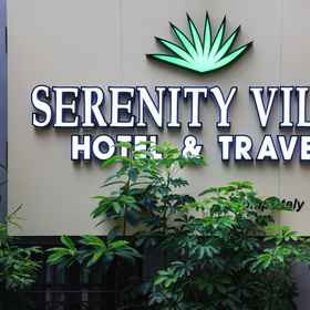 โรงแรมเซเรนิตี้ วิลล่า 1, โรงแรม & ที่พัก Apricot Gallery