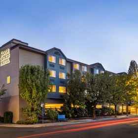 โรงแรมซิลเวอร์คลาวด์อินน์ พอร์ตแลนด์ 1, โรงแรม & ที่พัก Portland Center for the Performing Arts