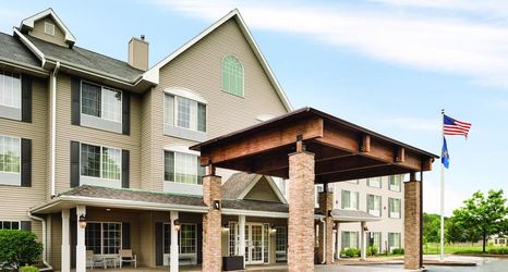 기타 2 Country Inn & Suites by Radisson, West Bend, WI