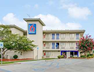 Others 2 Motel 6 Columbia West