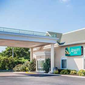 Quality Inn Lake Ozark 1, 오세이지 비치 프리미엄 아울렛 호텔