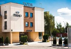 Others 2 Hotel Piano