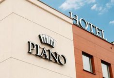 Others 3 Hotel Piano